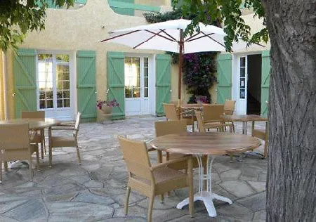 Hotell Les Oliviers Lucciana (Corsica)