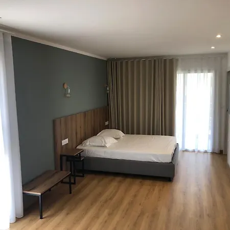 Les Oliviers Люссиана