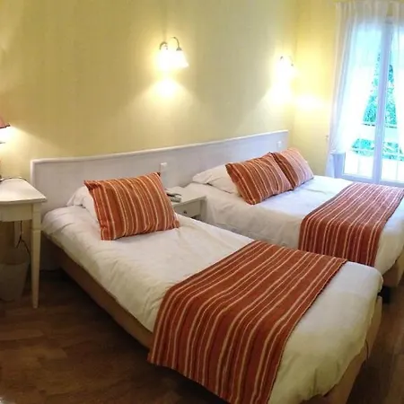 Отель Les Oliviers Люссиана